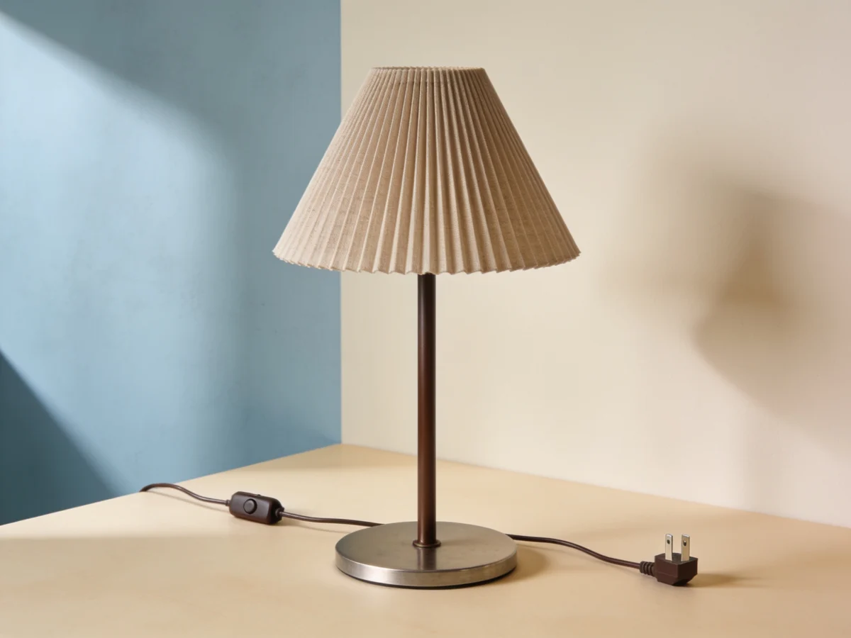 Fold Pleated Lamp — Espresso steel / oat pleats